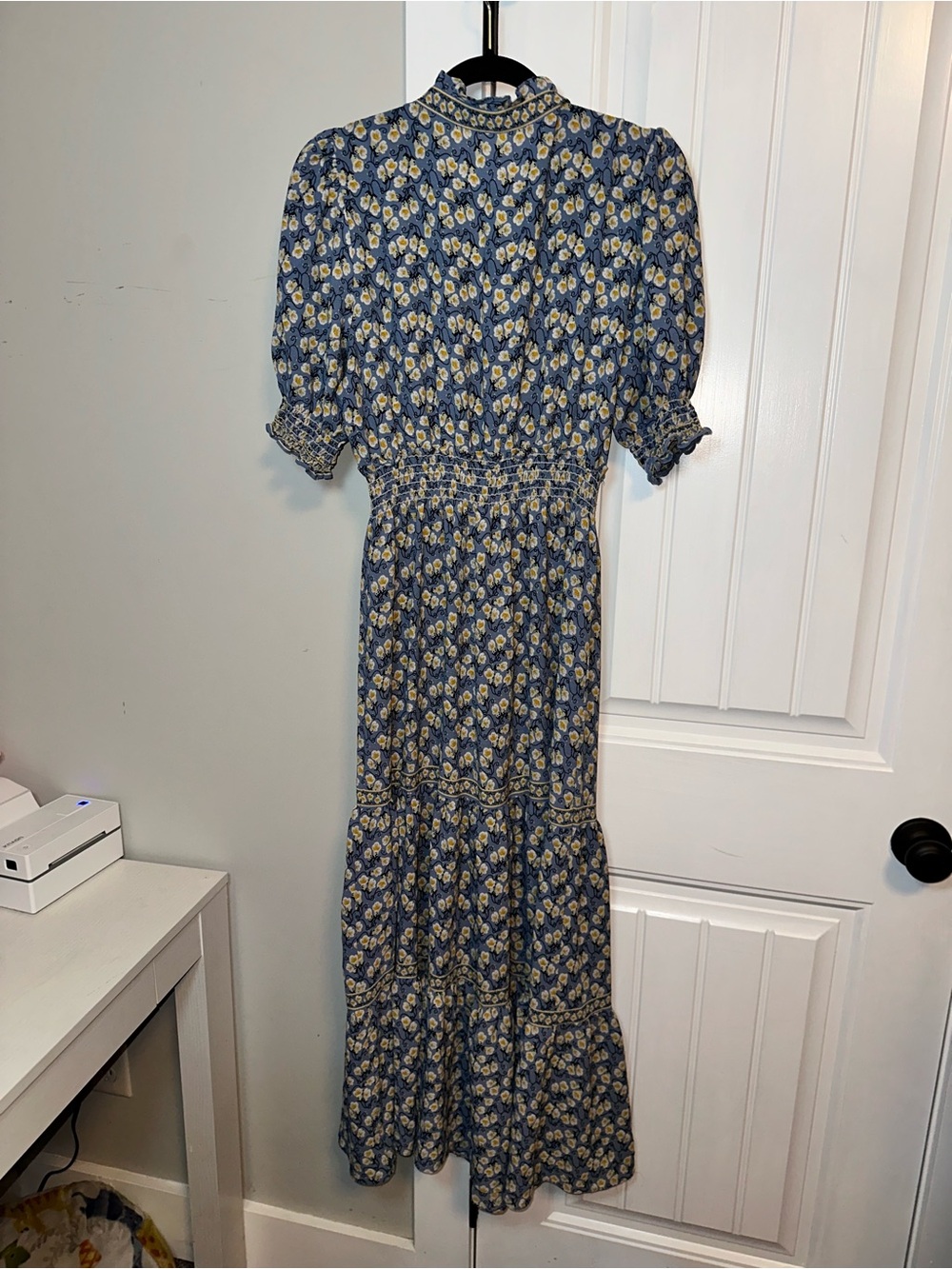 Max Studio Size Medium Women’s Blue Floral Smocked Waist Top - Picture 8 of 11